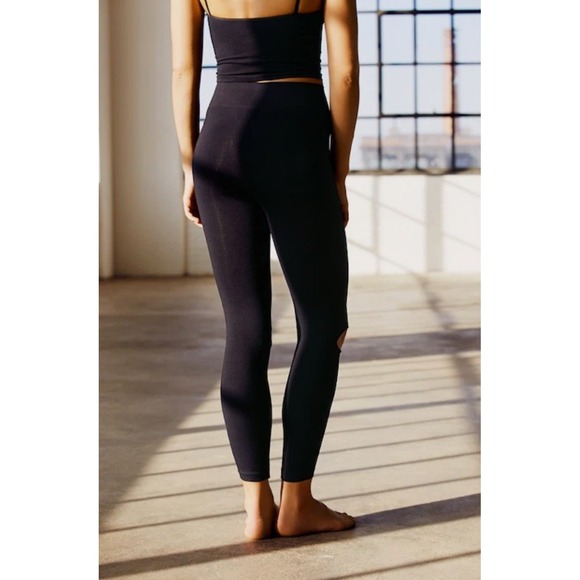 NEW Free People Movement Ryanne Slit Knee Legging Black XS/S - Picture 3 of 5
